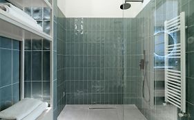 Your 4 Bdrm Dream House Acropolis View & Jacuzzi